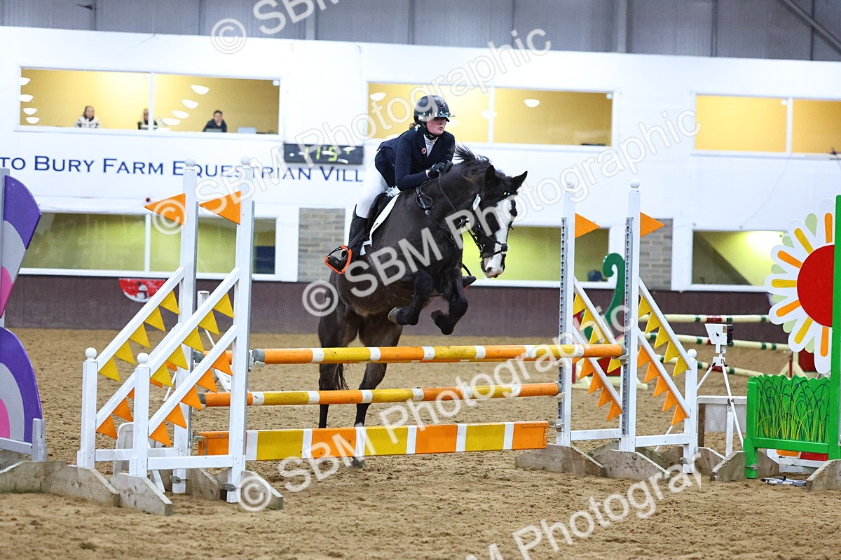 SBM_002840 - Class 6 - Holly & Ivy Stakes - 90cm