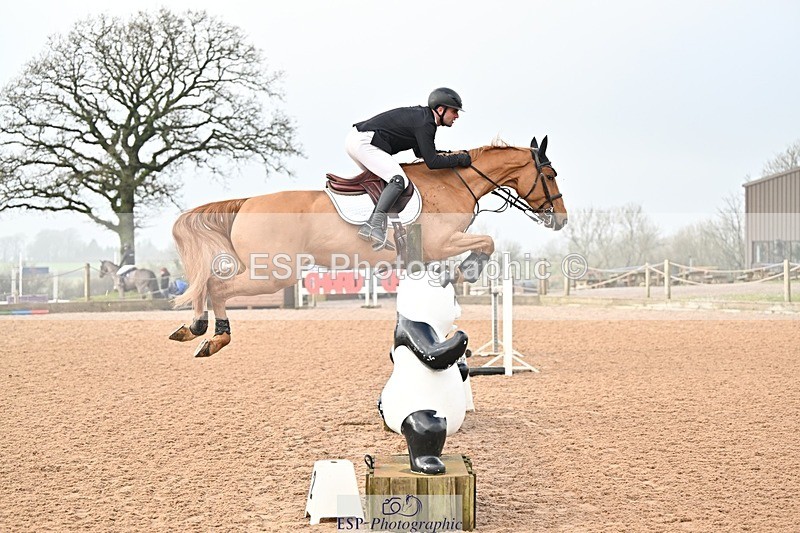 250122-140704-00572 - Cls 6 Foxhunter and 1.20m