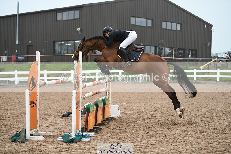 241103A-103722-07517 - SUN Cls 21 Snr Newcomers and 1.10m Open