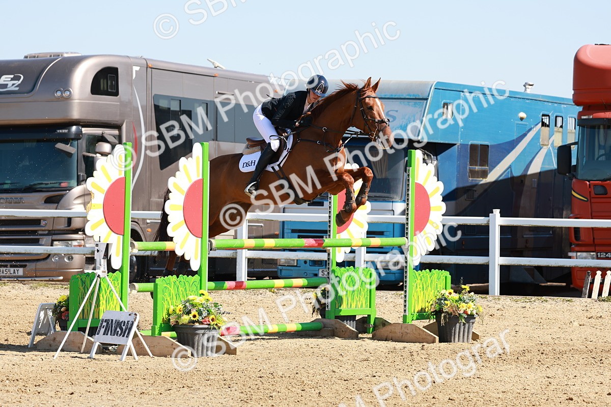 SBM_004516 - Class 17 - Senior Newcomers - 1.10m