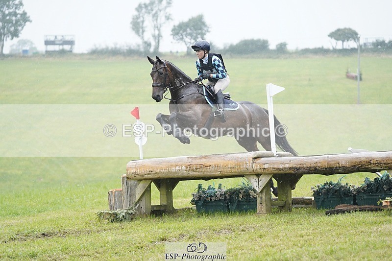 240901A-140154-09718 - 329-Hanna.Bertorelli-BWTH.CLASSIC.CUT