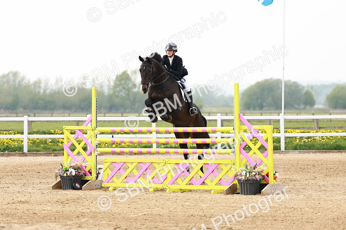  - Class 19 - Senior Foxhunter - 1.20m