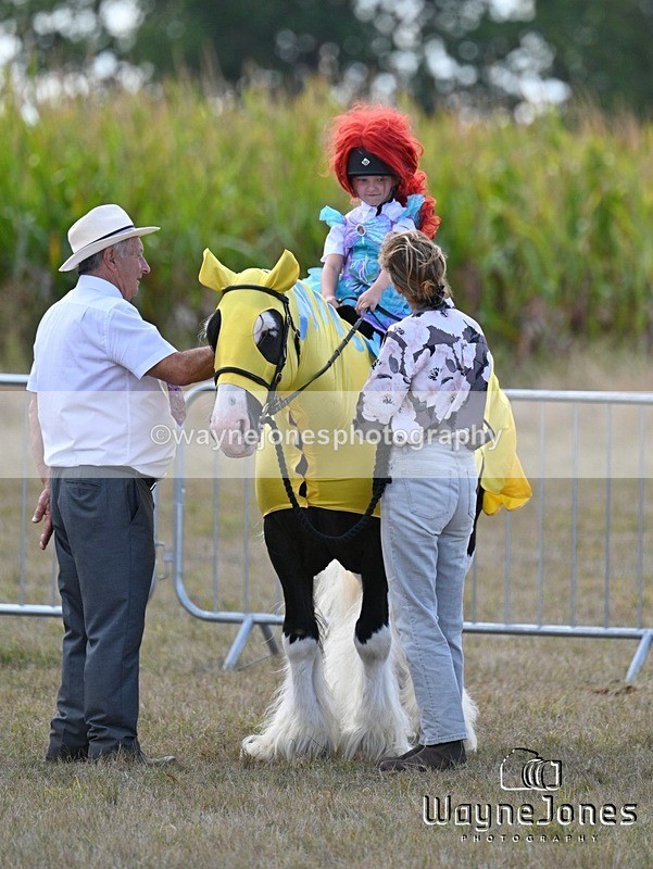 WJ7_0161 - Kellie and Nancy at Swallowfield 31-08-26