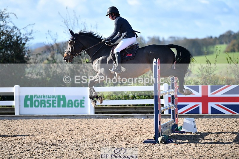 231110A-131921-00524 - Cls 5 Newcomers & 1.10m Open