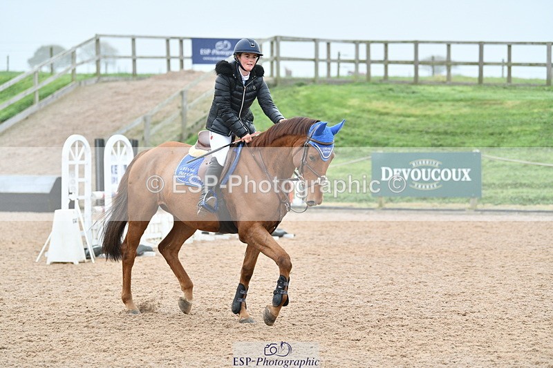 241102A-112458-04287 - SAT Cls 9 British Novice and 90cm Open