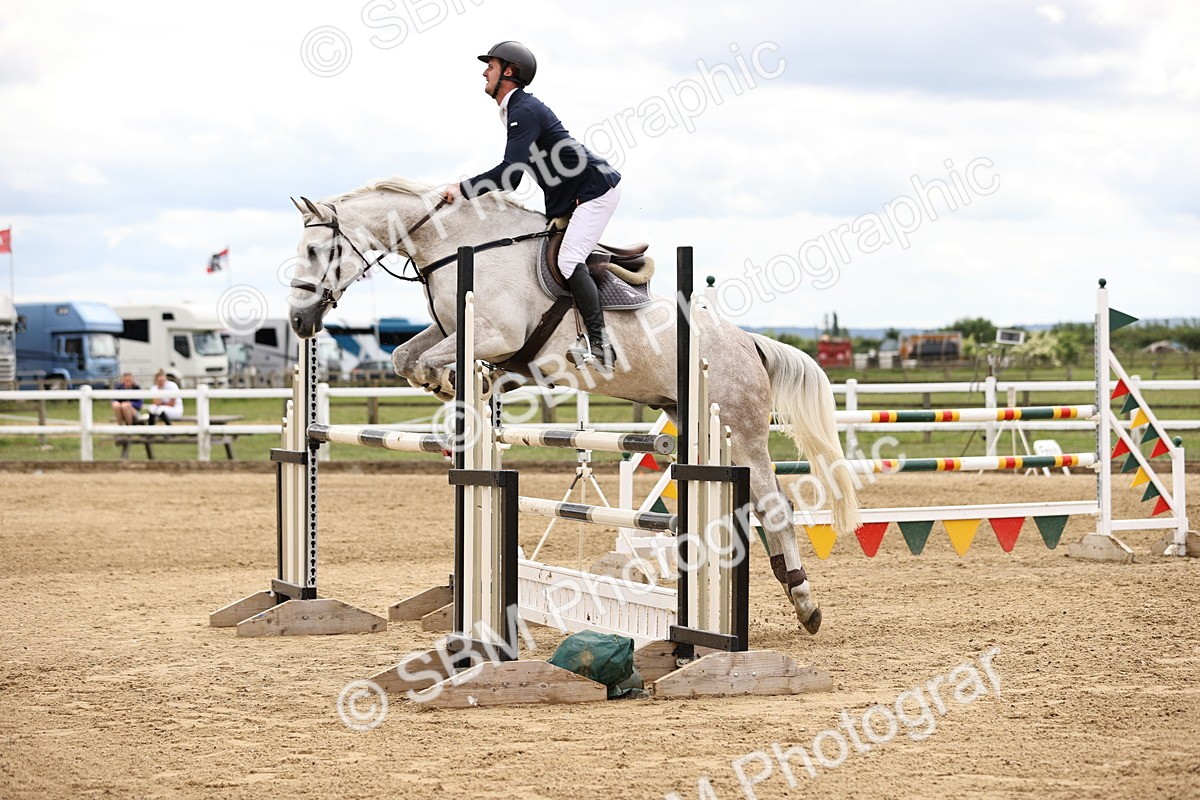 SBM_003018 - Class 11 - Senior Newcomers - 1.10m