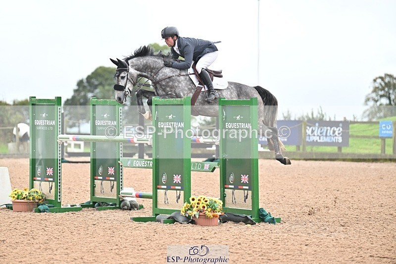 251003-133744-01170 - Cls 3 Foxhunter and 1.20m