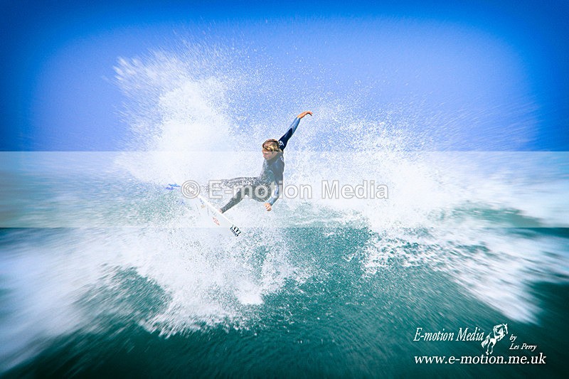 su 010707-91toycam - Water