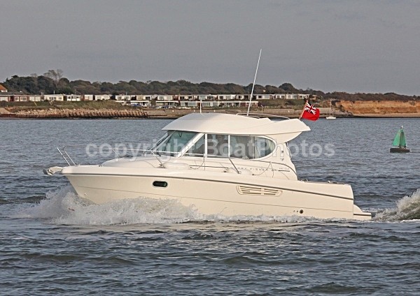 091018 SIGNY IMG_4089 - Flybridge Cruisers