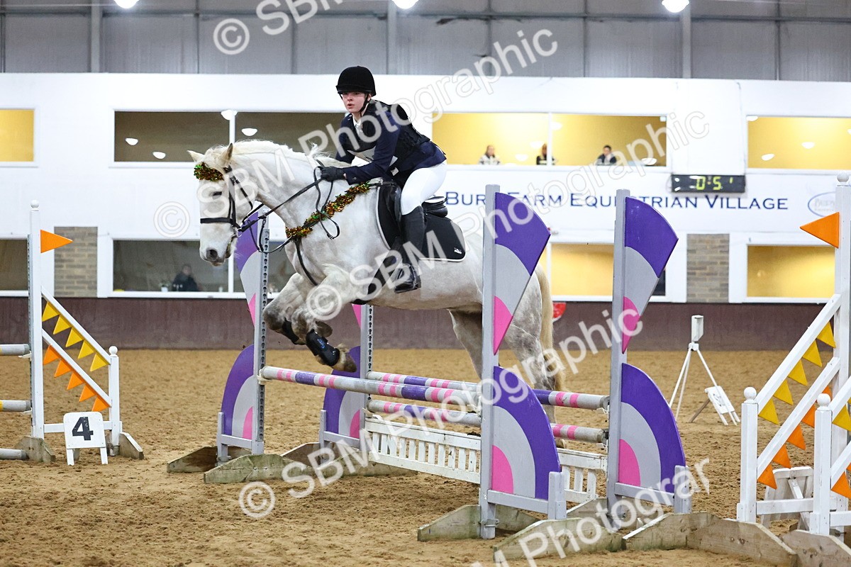 SBM_002870 - Class 6 - Holly & Ivy Stakes - 90cm