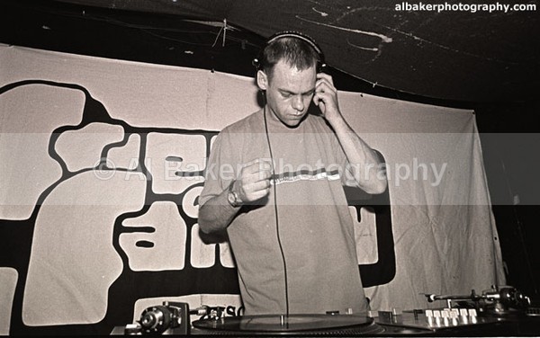 34 aim - Friends-&-Family @ the-roadhouse 16.12.00