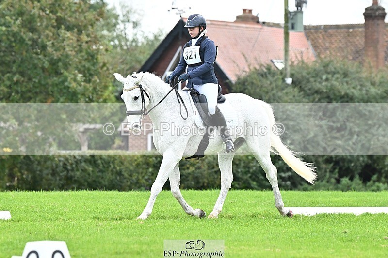 241024-120104-02592 - 321-Hannah.Underhill-DONBEG.GREY