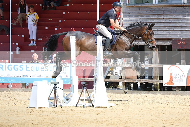 3E7A9749 - Class 8: Senior 80cm