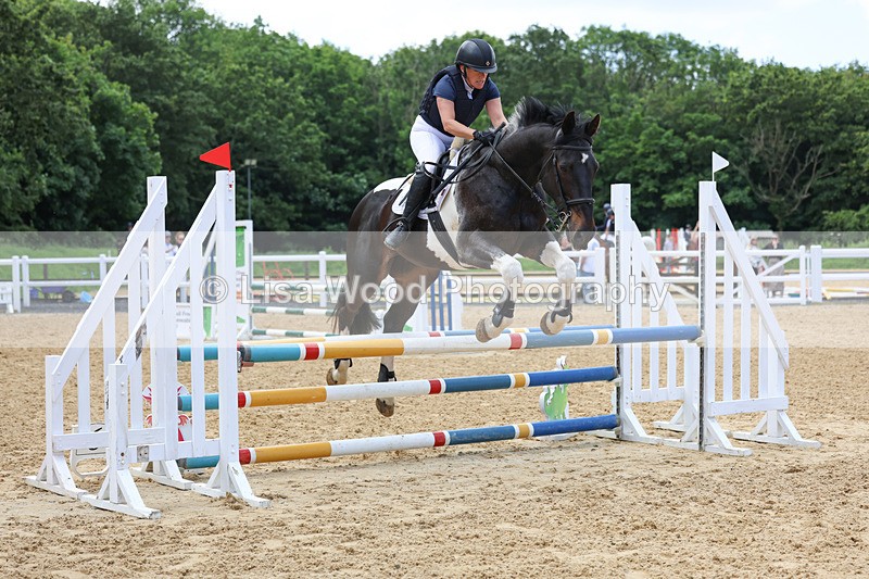 3E7A3075 - Class 4: Senior British Novice/90cm open