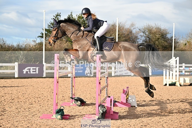 241208-131422-01727 - Cls 21 Newcomers and 1.10m Open