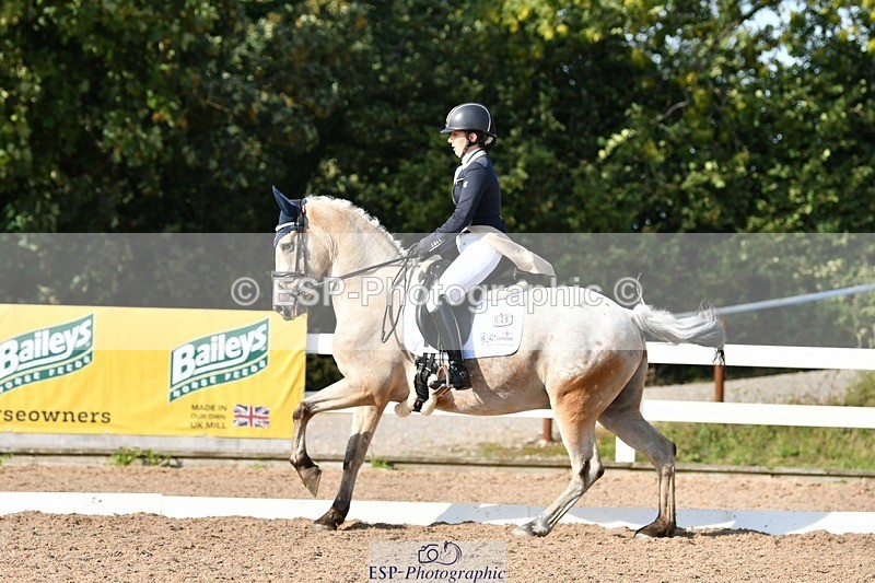 250906-162831-05083 - 128-Chantelle.Oliver-SymondsStadmorslow.Coffee.n.Cream