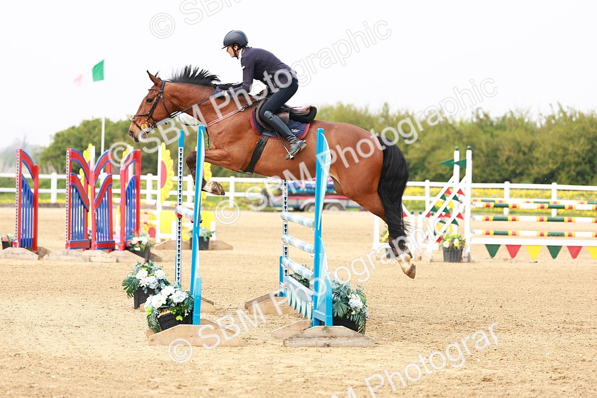  - Class 19 - Senior Foxhunter - 1.20m