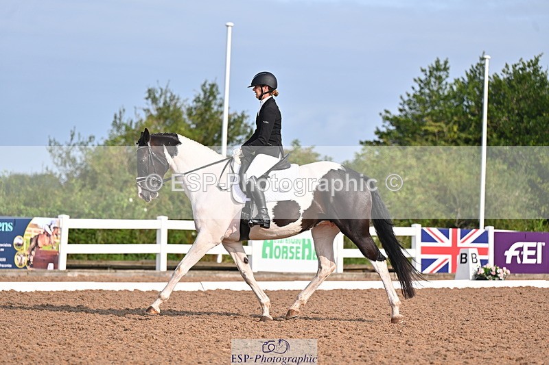 240817A-091025-06521 - 109-Michelle.Head-Alvescot.Winning.Mood