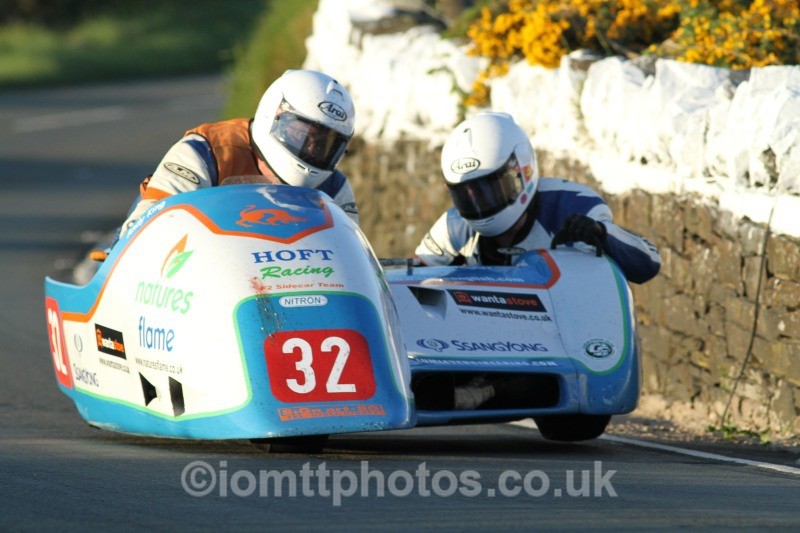 Andy King / Ben Hughes* Natures Flame / Hoft Racing - Monday Practice - Sidecars