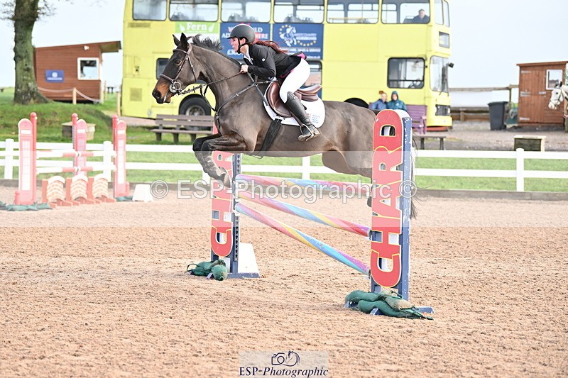 231209A-121529-01734 - Cls 12 Newcomers & 1.10m Open