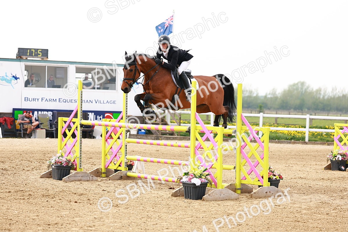  - Class 19 - Senior Foxhunter - 1.20m