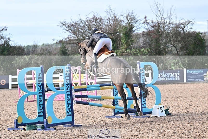 251126-123222-00471 - Cls 4 Newcomers and 1.10m