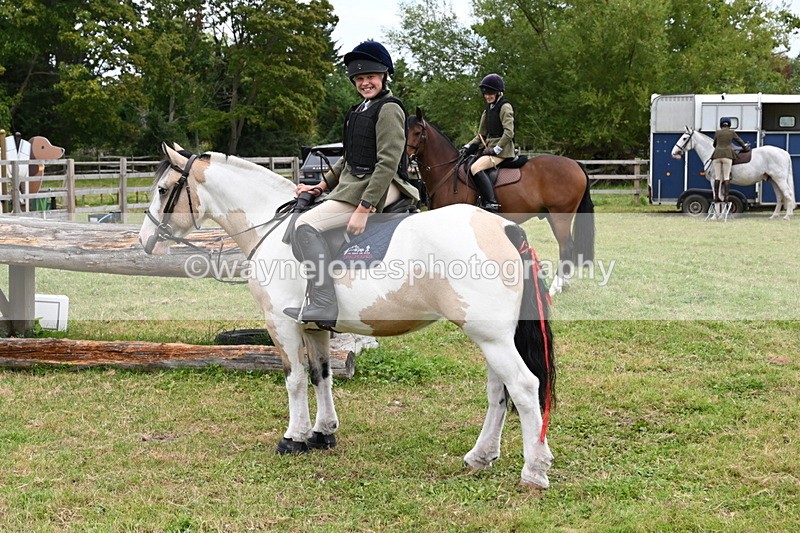 WJ6_2977 - Berks & Bucks - The Old farmhouse - Hound Exercise 20-08-25