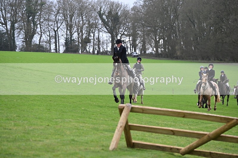 WJ6_9139 - Line Three