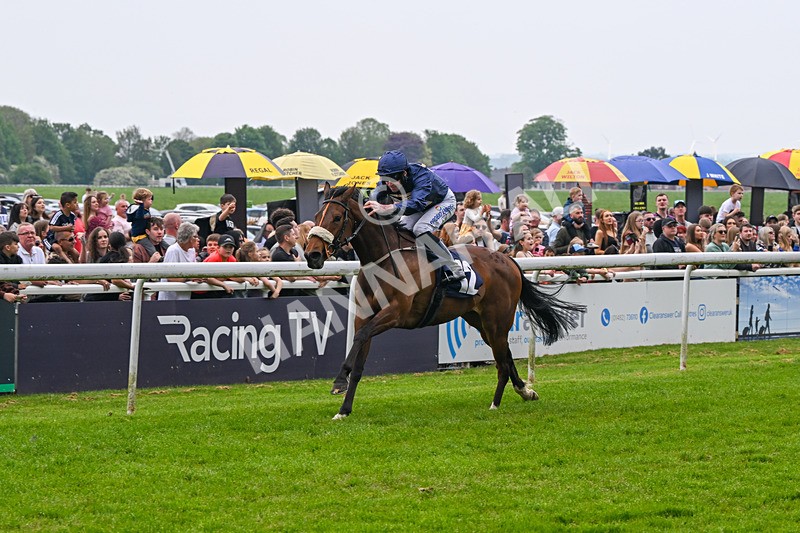 060524-Race 4-Powdering-6600 - Race 4