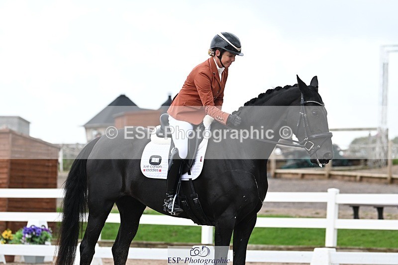 250907-122708-08349 - 004-Charlotte.DickerDevaldi's.Kiss