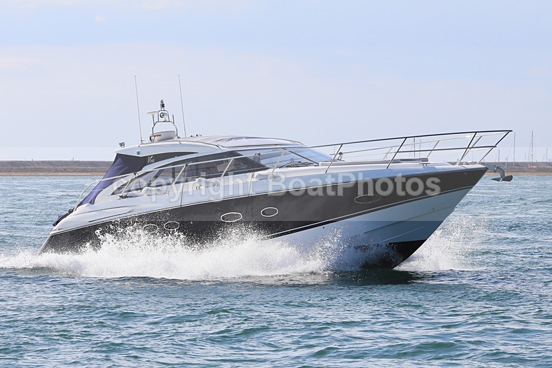 170902 AMORA - PRINCESS V42 1Y3A0918 - Motorboats - Hardtop