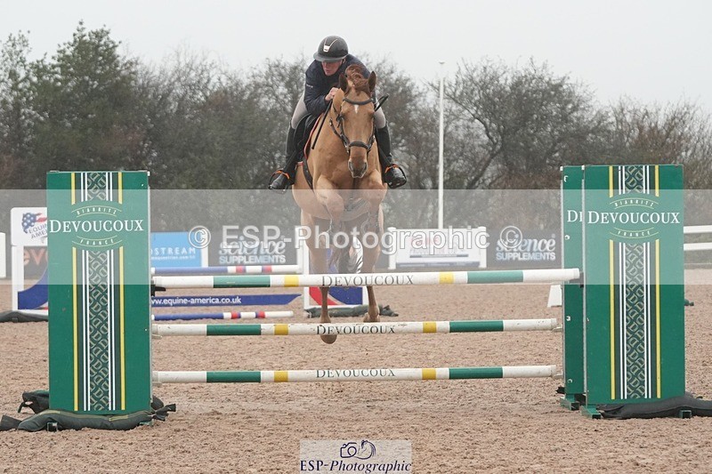 251207-120253-01948 - Cls 20 Snr Newcomers and 1.10m