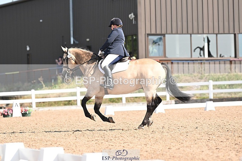 250816-111147-03544 - 082-Sarah.DavisWinston.Classic.Gold