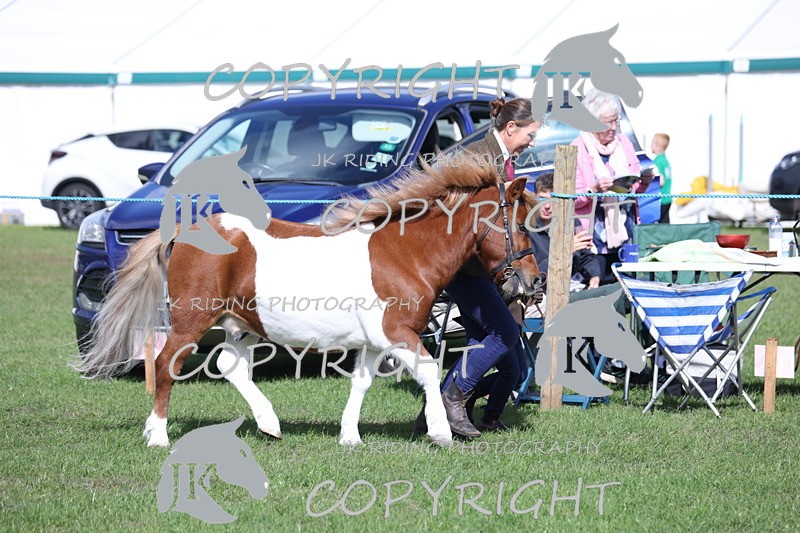 APP_2768 - Class 10a/b M&M in hand