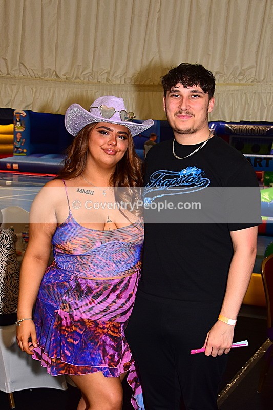 CON-821 - Joey and Ella