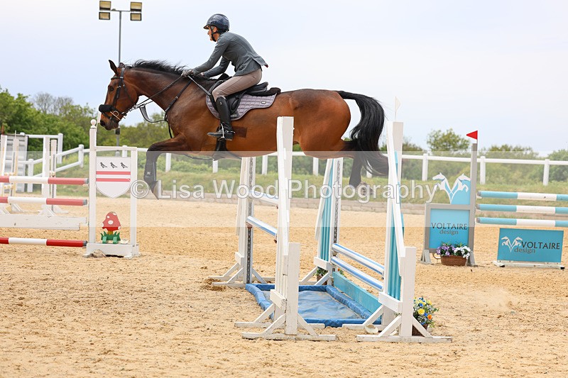 3E7A9357 - Class 8: Senior Newcomers/1.10m open