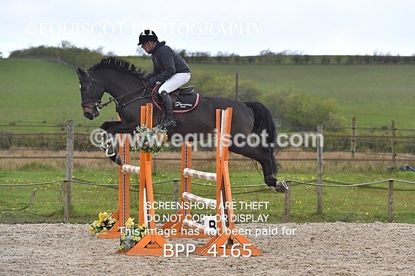BPP_4165 - CLASS 6 FRI Senior Newcomers/ 1.10m Open