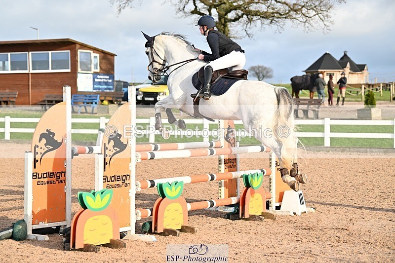 241208-134843-01834 - Cls 21 Newcomers and 1.10m Open