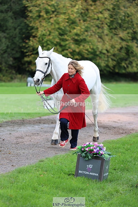 251026A-103659-23141 - G-572-Laura.Pitman With Trot Up