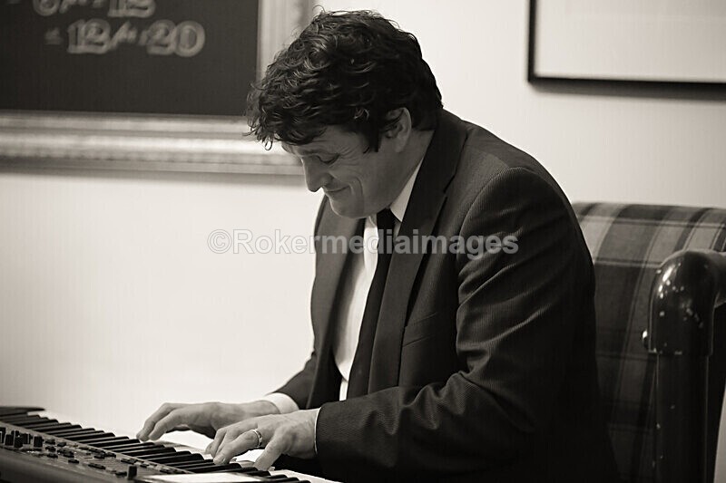 NKC-37 - Denny Illet and chums plays tribute to Nat King Cole