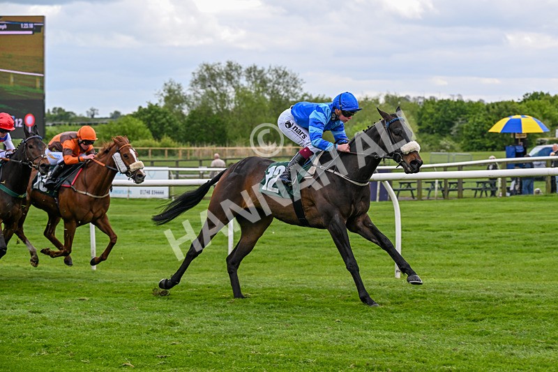 110526-Race 1-Filey Beach-0294 - Race 1 2.30pm Racing Welfare Reminiscence Day Apprentice Handicap