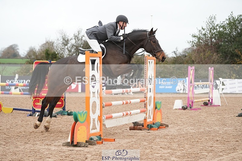 251109-102906-03387 - Cls 19 Snr 1.05m Open