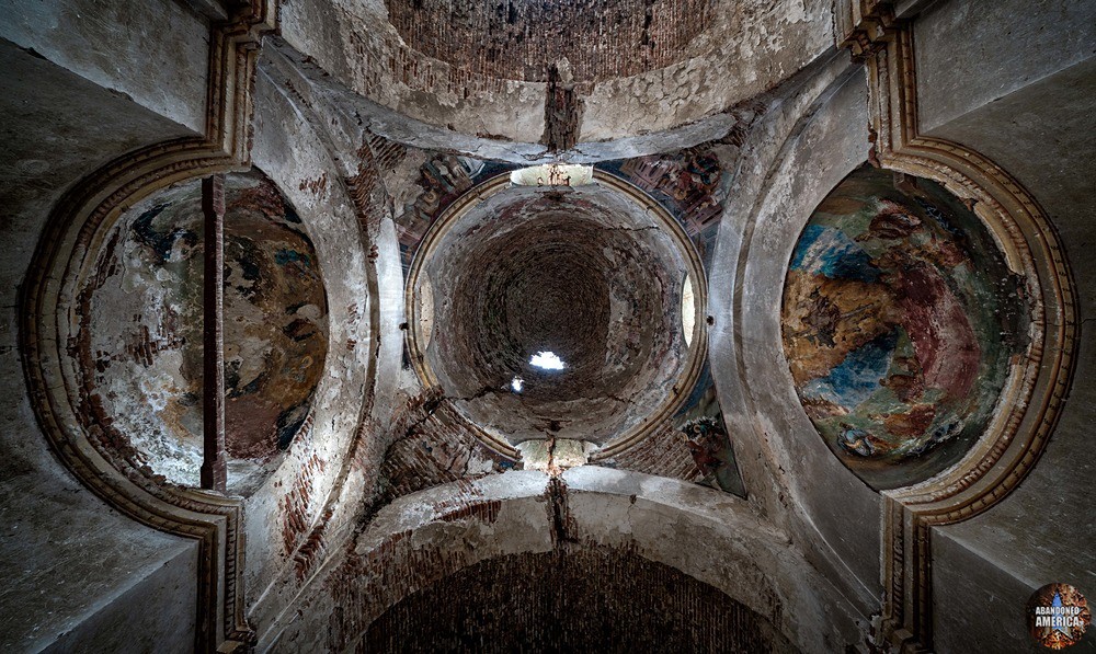 Abandoned Gostinary Monastery Ceiling - Abandoned Miscellania In Romania