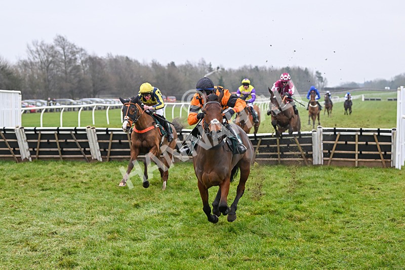 310125-Race 3-Turn And Finish-5474 - Race 3