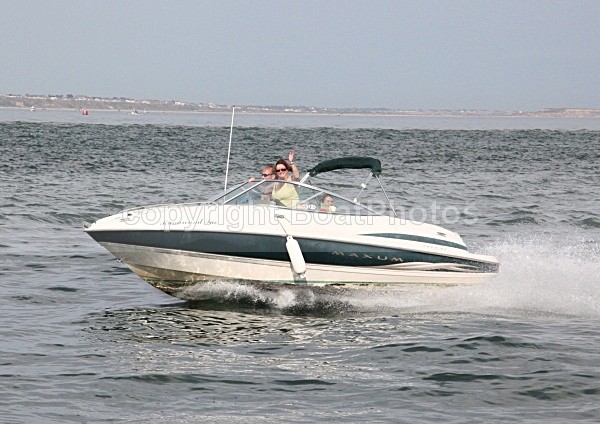 090523 RUNAROUND SUE IMG_1243 - Motorboats - Open