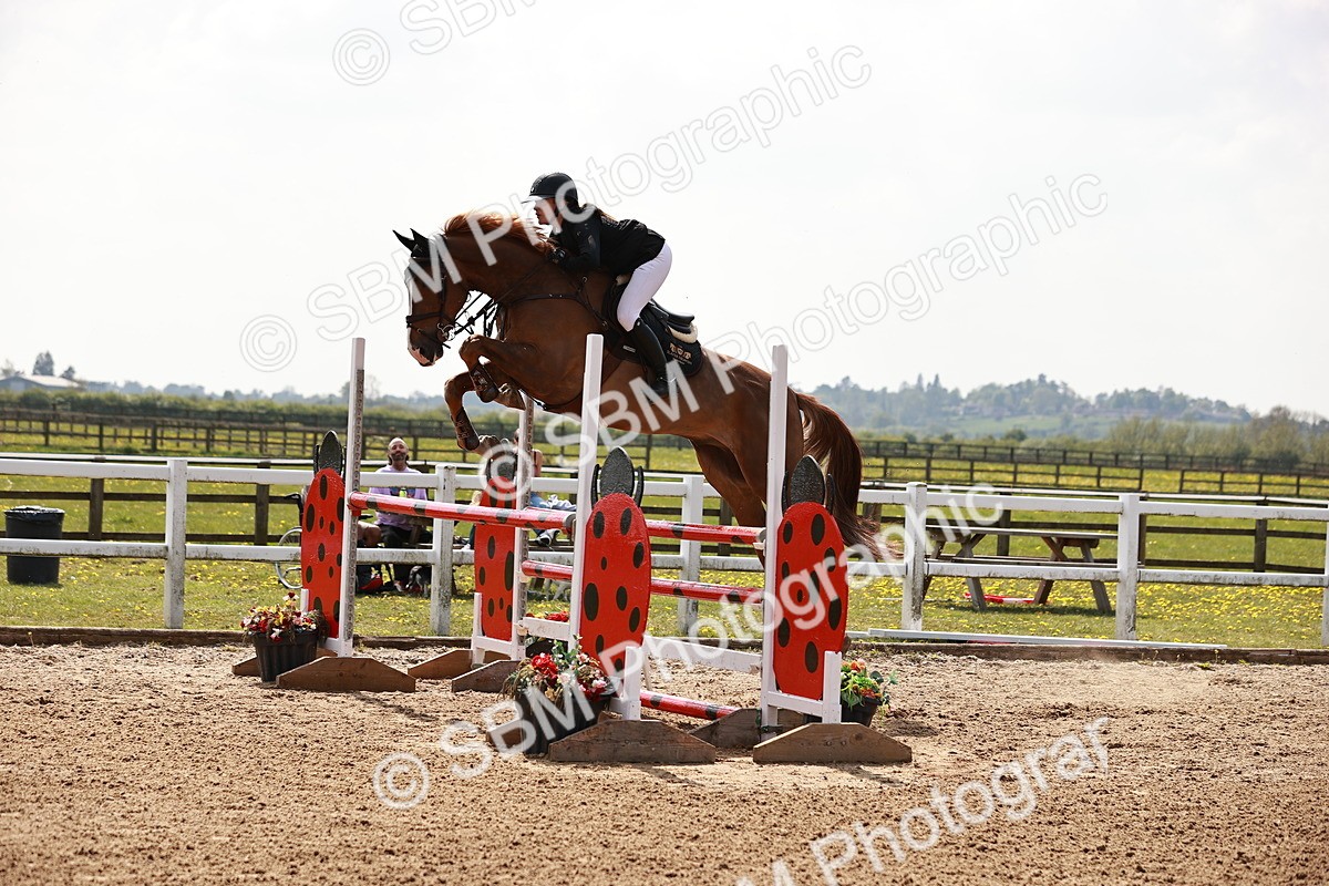  - Class 26 - Senior Foxhunter - 1.20m