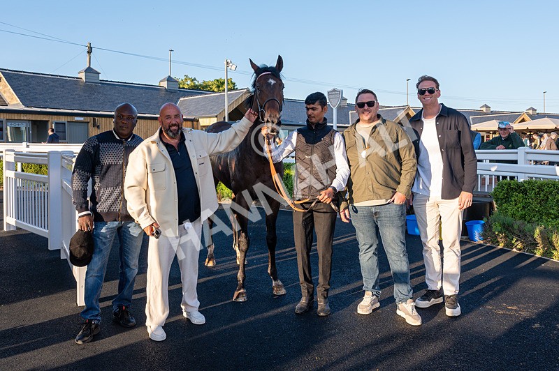 300525-Race 5-Wicket Keeper-7427 - Race 5