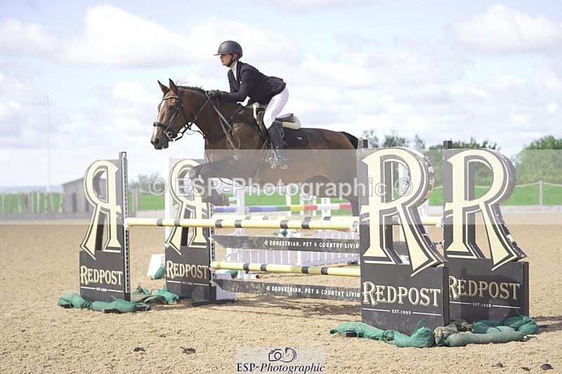 230806A-112006-01558 - Cls 13 Snr Newcomers & 1.10m Open