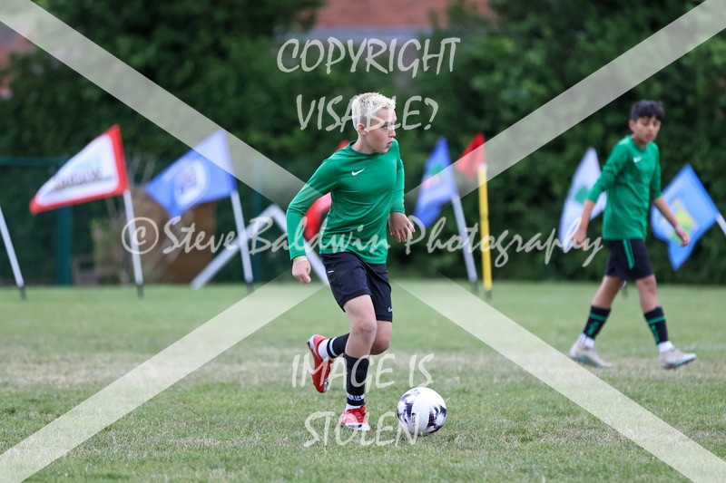 1DX32476 - The Croft V Tregoze