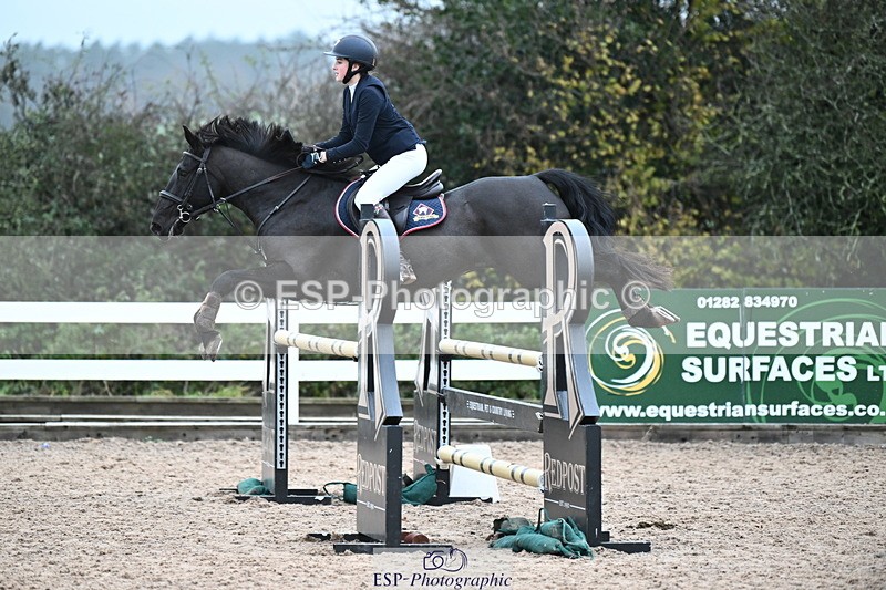 231118A-135745-03220 - Cls 9 Foxhunter & 1.10m Open